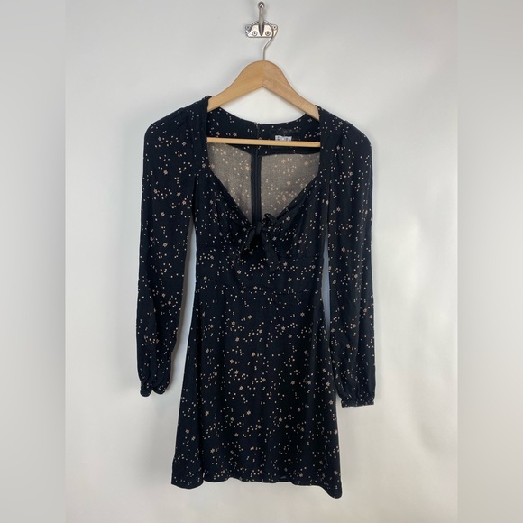 Reformation Dress Valentine Black Star PrintSweetheart Neck Mini Dress Size 2P - Picture 2 of 14